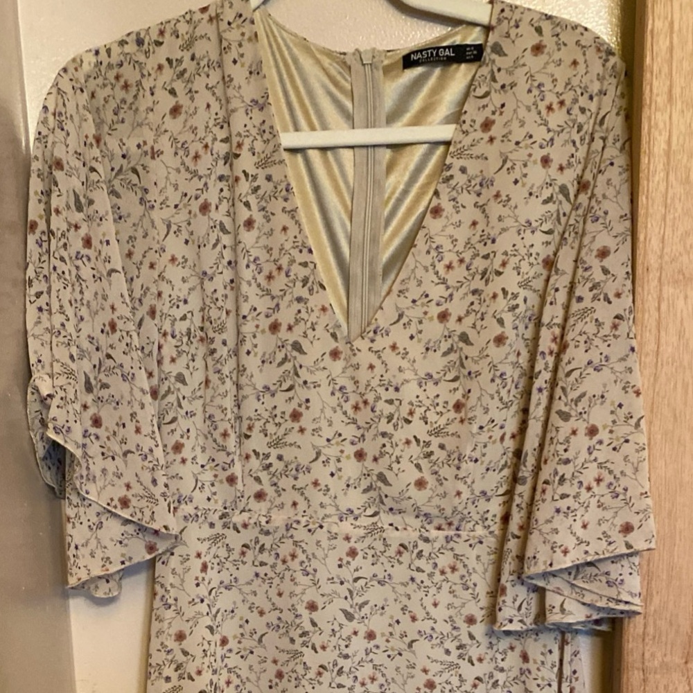 Nasty Gal cream Floral Dress size 4, nwot